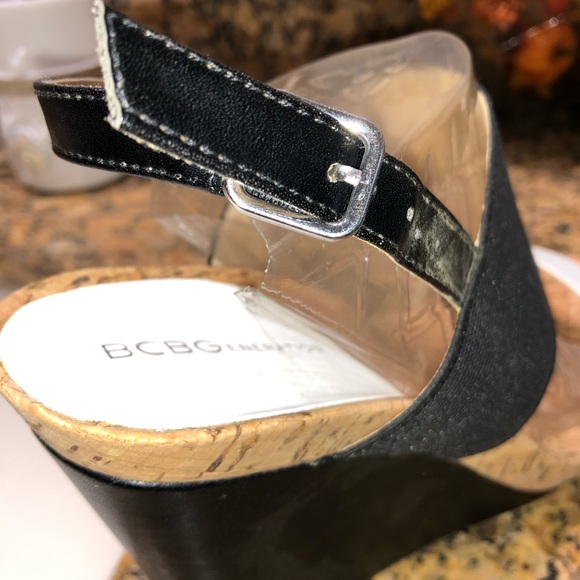 BCBGeneration- women’s size 10 wedges - Picture 5 of 8
